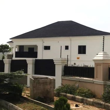 Modern white bungalow with a black metal fence renovated by SWEN Construction