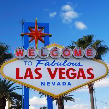 a welcome sign for the las vegas sign