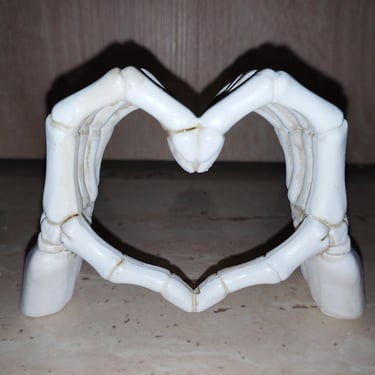 Resin skeleton hands forming a heart shape, Gothic Halloween decoration and romantic figurine