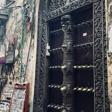 Beautifully carved Zanzibar door in Stone Town, showcasing the island’s rich Swahili and Arab heritage.