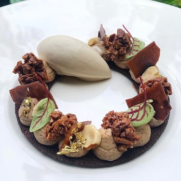 Dessert gastronomique chocolat cèpes