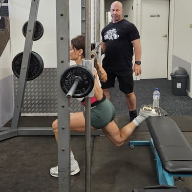 Full-range Bulgarian split squat coaching—hip mobility, glute strength and knee stability training 