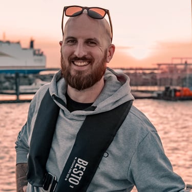 Arne Weidtke ist fit im Community-Management und moderiert selbst die schwierigsten Kommentare