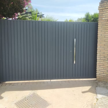 Puerta entrada chalet y vehículos fabricada en hierro galvanizado en los Palacios