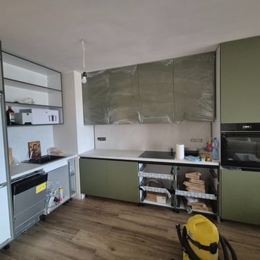 кухня с вградени уреди и мебели по поръчка – реализиран проект BrosMebel