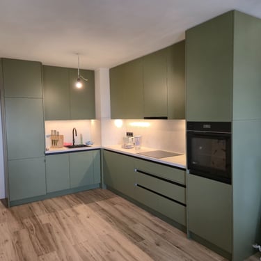 модерна кухня по поръчка в апартамент – реализиран интериорен проект от BrosMebel