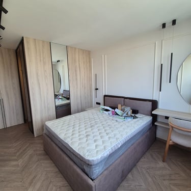 спалня с вградени гардероби и мебели по поръчка – интериорен проект BrosMebel