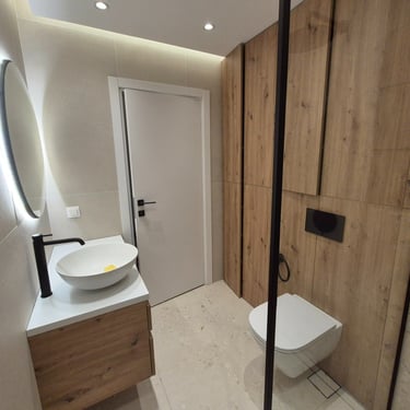 модерна баня с мебели по поръчка и дървени елементи – проект BrosMebel