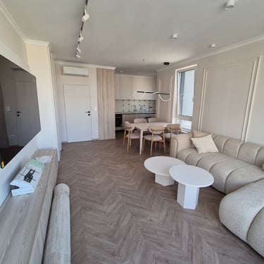 отворен апартамент с кухня и дневна с мебели по поръчка – проект BrosMebel