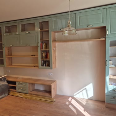 хол с ТВ секция и мебели по поръчка – интериорен проект BrosMebel