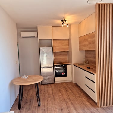 компактна кухня по поръчка за малък апартамент – реализиран проект BrosMebel