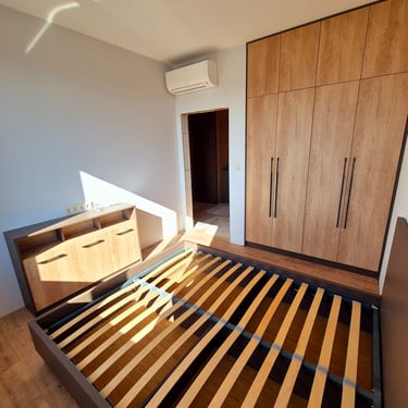 спалня с легло и мебели по поръчка – реализиран интериорен проект BrosMebel