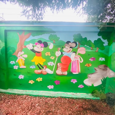 Pictură gard Mickey și Minnie Mouse.