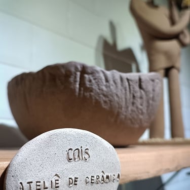 Detalhe de peças de cerâmica Cais Atelie na decoração da cabana Urubici na serra catarinense