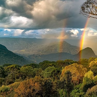Vista panorâmica incrível com 2 arco-íris e montanhas da varanda da Casa de Montanha Wolken Haus Urubici SC