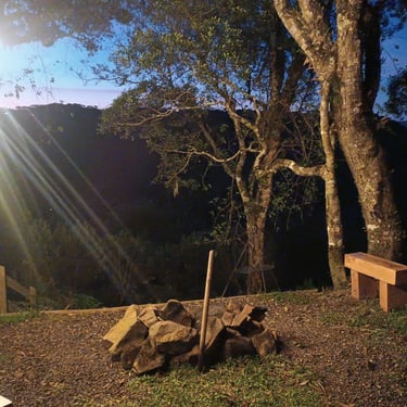 Fogueira e churrasqueira em cabana em Urubici no Morro da Igreja acima das nuvens