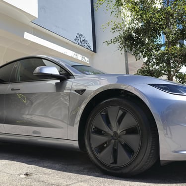 Sistema de recubrimiento cerámico premium aplicado para máxima durabilidad en pintura automotriz de alto rendimiento.