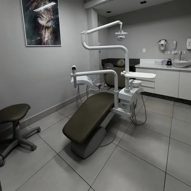 Consultório 3 da Alcantara Odontologia e implantes dentários em Jardim Alvorada, Maringá-PR