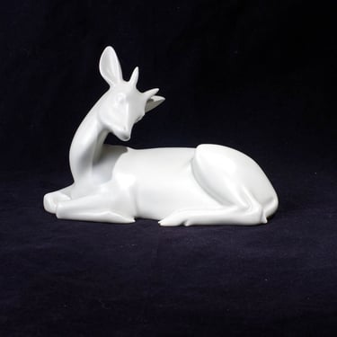 Armand Petersen - antilope couchée avec cornes - manufacture Bing et Grondahl