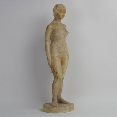 Femme cheveux courts et chignon