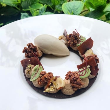 Dessert gastronomique chocolat cèpes