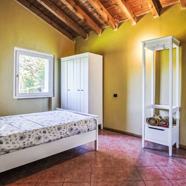 ampia camera da letto vista giardino