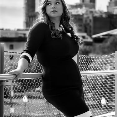 alt="photographie mode féminine décor urbain Montréal"