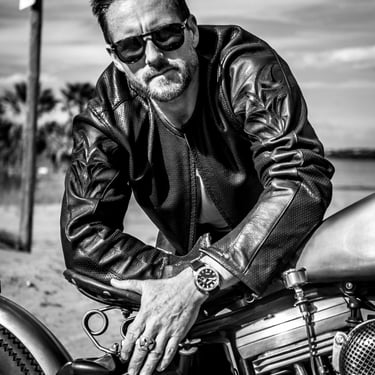 alt="photographie biker style cinématographique"