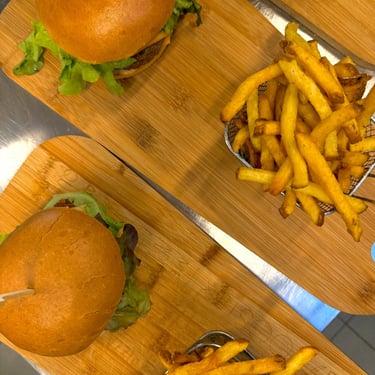 Création de visuels professionnels pour réseaux sociaux par une freelance