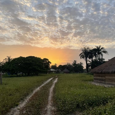 Village de Kachiouane lors d'un couché de soleil à couper le souffle