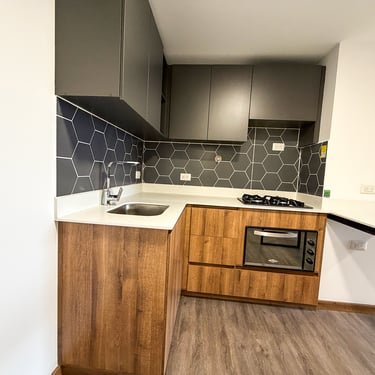 Cocina amplia y moderna del apartamento nuevo en venta en Envigado Antioquia, cerca a Mayorca.