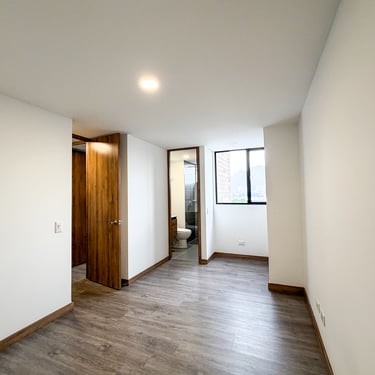 Alcoba principal del apartamento nuevo en venta en Envigado Antioquia, cerca a Mayorca.