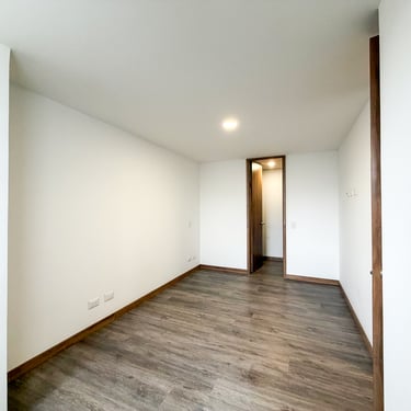 Alcoba principal del apartamento nuevo en venta en Envigado Antioquia, cerca a Mayorca.