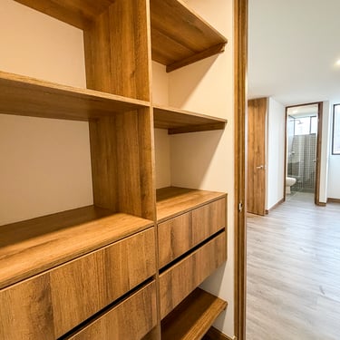 Vestier en la alcoba principal del apartamento nuevo en venta en Envigado Antioquia, cerca a Mayorca.