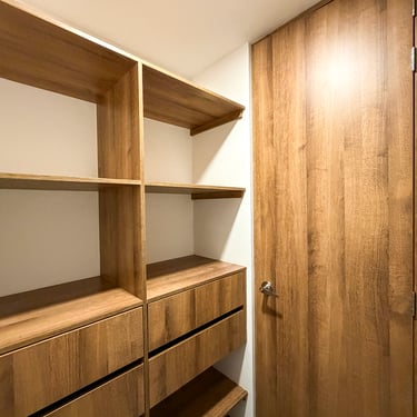 Vestier en la alcoba principal del apartamento nuevo en venta en Envigado Antioquia, cerca a Mayorca.