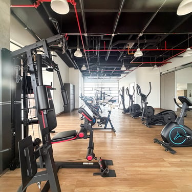 Gimnasio en la unidad residencial en la que está el apartamento nuevo en venta en Envigado Antioquia, cerca a Mayorca.