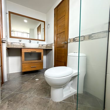 Baño compartido del apartamento de 110m2 en venta en Sabaneta Antioquia