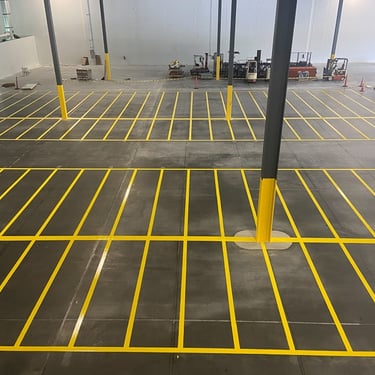 Sistematizare flux logistic prin marcarea zonelor de recepție și expediție marfă în depozite.