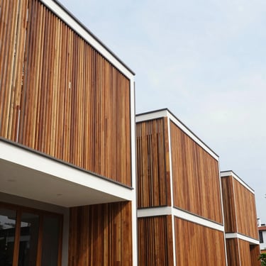 Modern tropical house with wooden panels, Balikpapan.