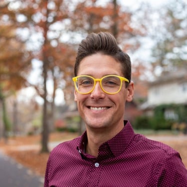 Headshot of CEO Lawrence Simonson