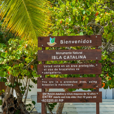 Entrance sign at Isla Catalina Nature Reserve, welcoming visitors to the protected snorkeling paradise in the Caribbean.
