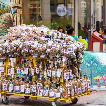 Mamajuana bottles and Dominican art for sale in the streets of Santo Domingo’s Colonial Zone