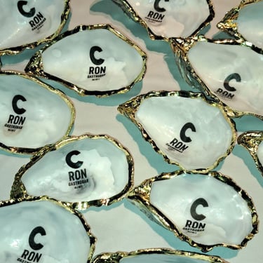 Oester met Logo Ron Gastrobar