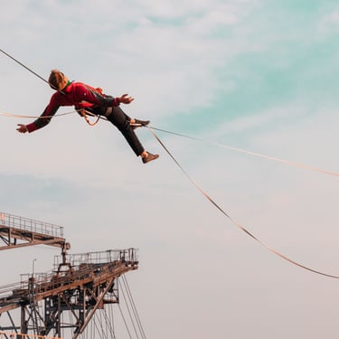 Ruben Langer Slackline Ferropolis Foto von Albrecht Voss