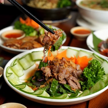 Gỏi bò rau thơm tại Bếp Dì Toàn - Top 1 nhà hàng ngon gần sân bay Tân Sơn Nhất