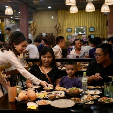 Dì Toàn mời khách yêu - Nhà hàng ngon gần công viên Gia Định
