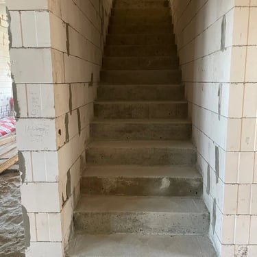 tiesūs betoniniai laiptai