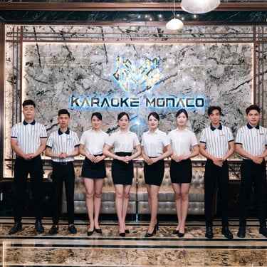 Đội ngũ nhân viên tại Karaoke Monaco phục vụ tận tình, chu đáo, thân thiện với khách hàng.