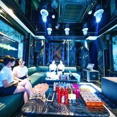 Không gian karaoke đẹp ở khu vực Mỹ Đình – nội thất cao cấp, đèn LED hiện đại tại Monaco.