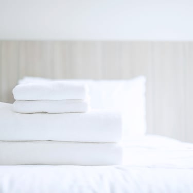 Linge de maison soigné pour locataires Airbnb à Lille.